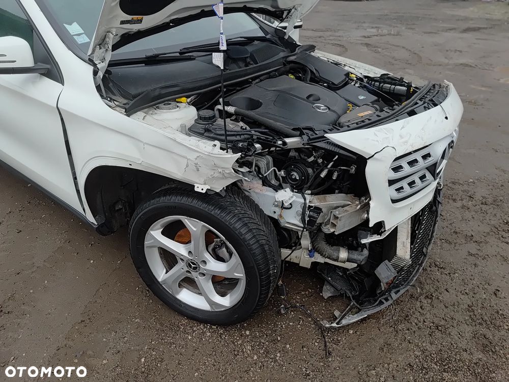 Mercedes-Benz GLA - 25