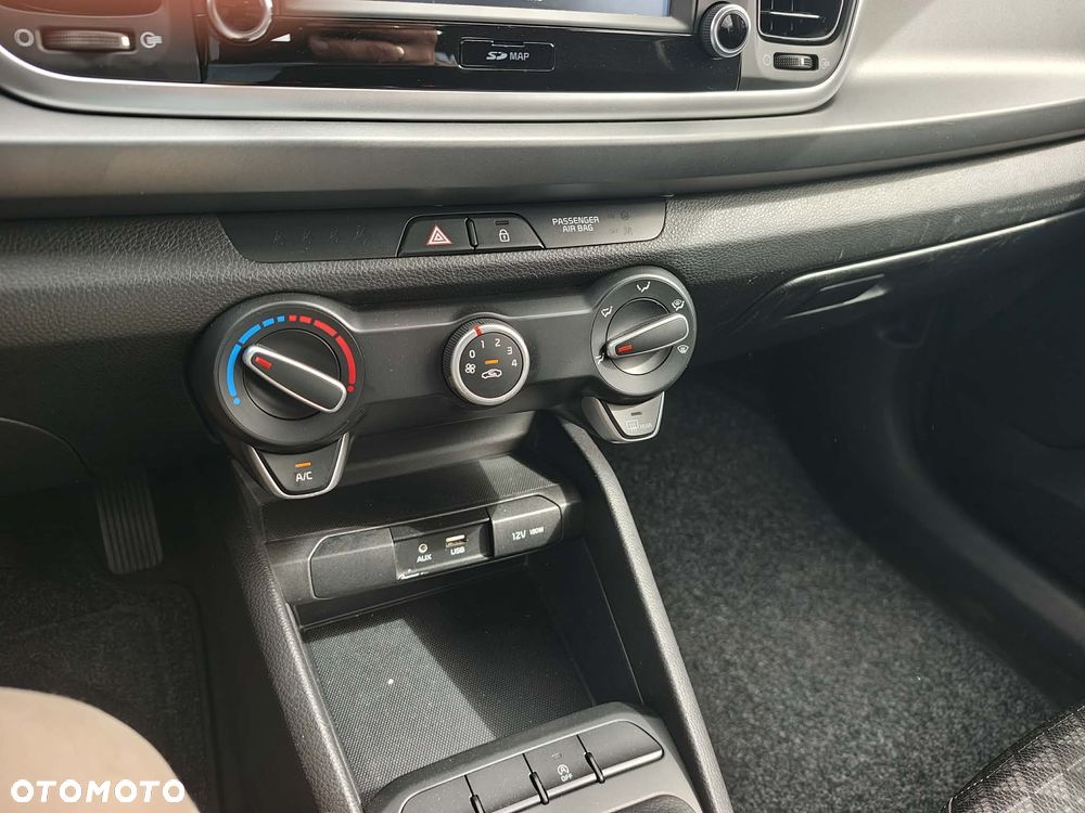Kia Rio - 16