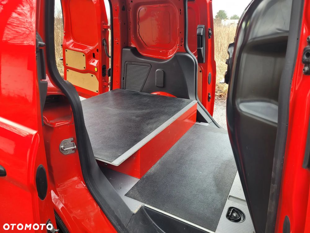 Ford Transit Connect - 13