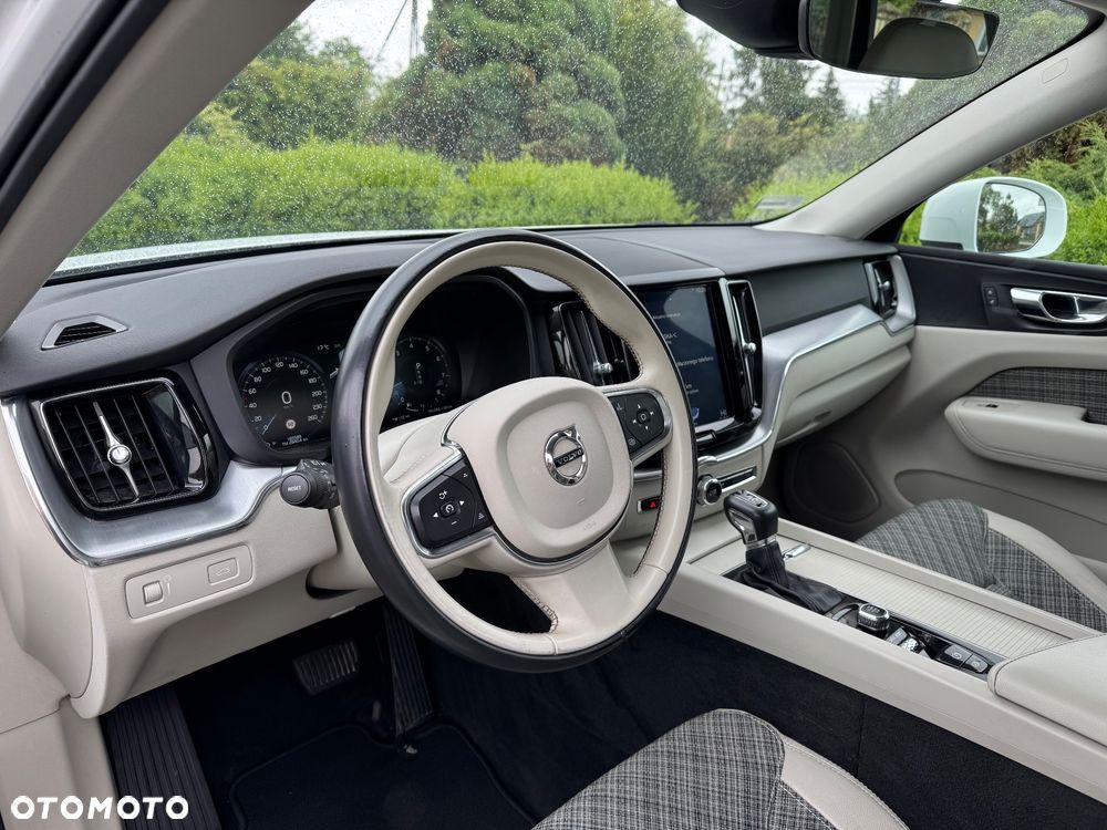 Volvo XC 60 T4 Momentum Pro - 13
