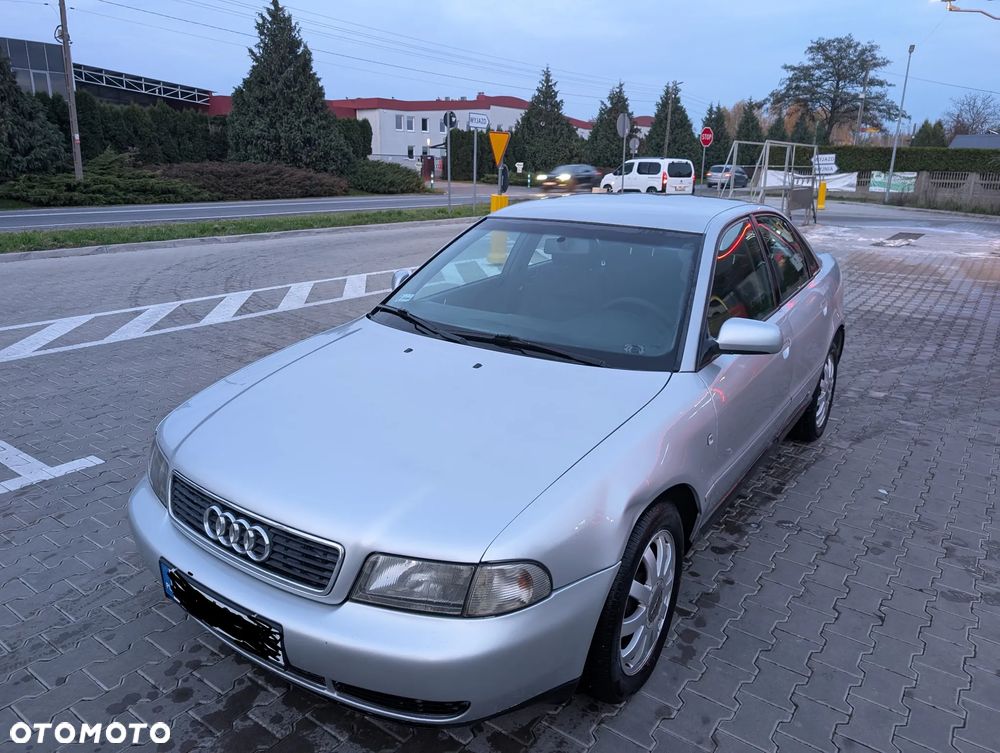 Audi A4 Limousine - 1