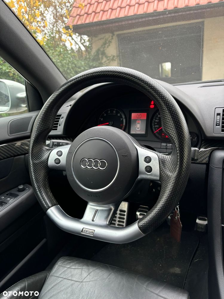 Audi RS4 Limousine - 11