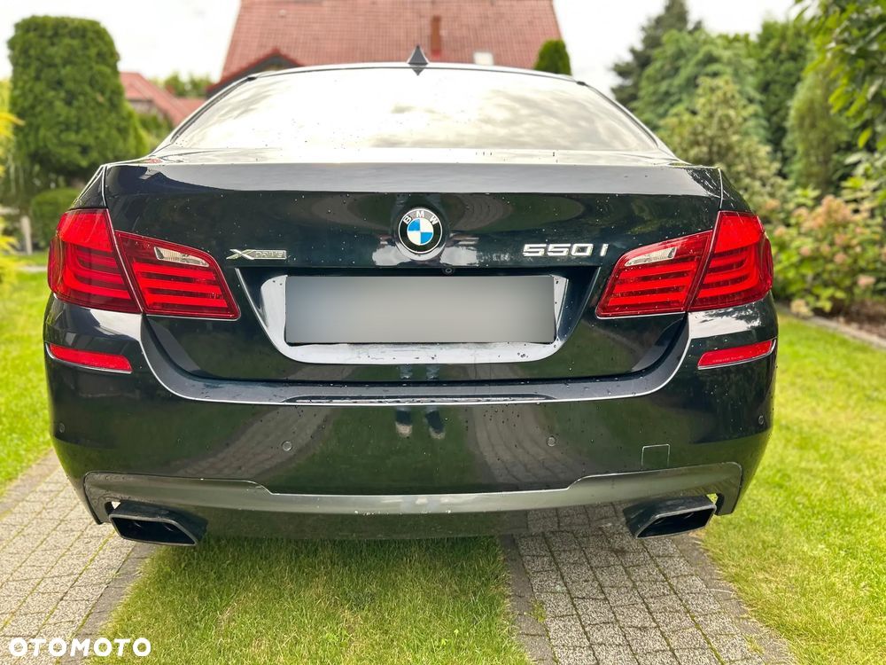 BMW Seria 5 550i - 10