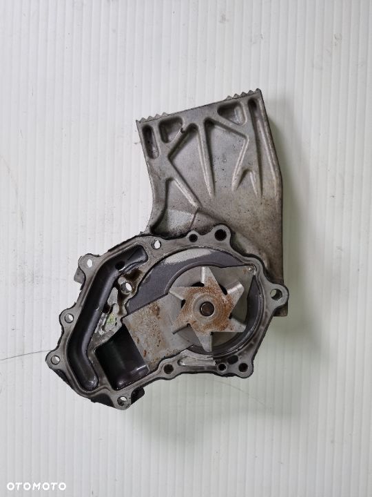 POMPA WODY POKRYWA MASTER MOVANO 3.0 DCI  ZD30  04-10r. - 1
