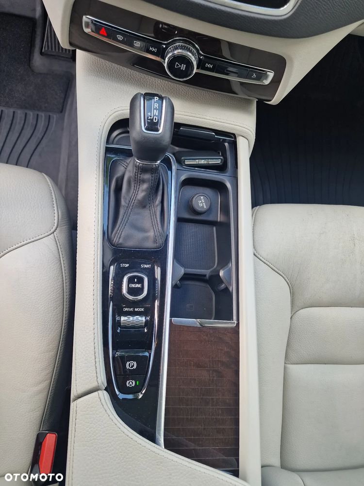 Volvo XC 90 - 22