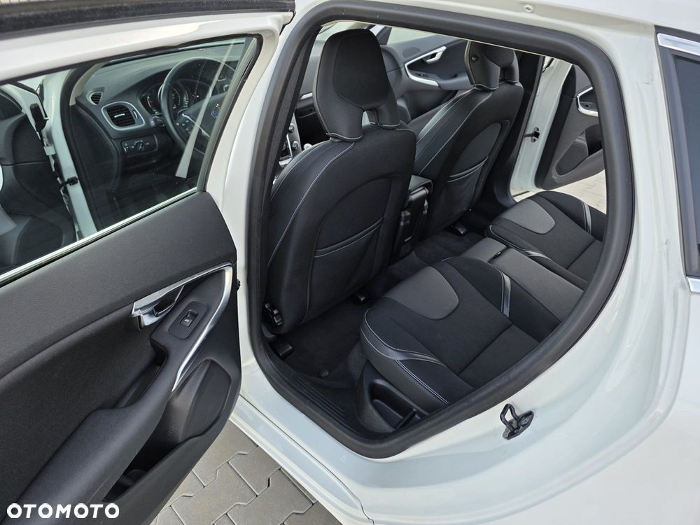 Volvo V40 D2 - 23