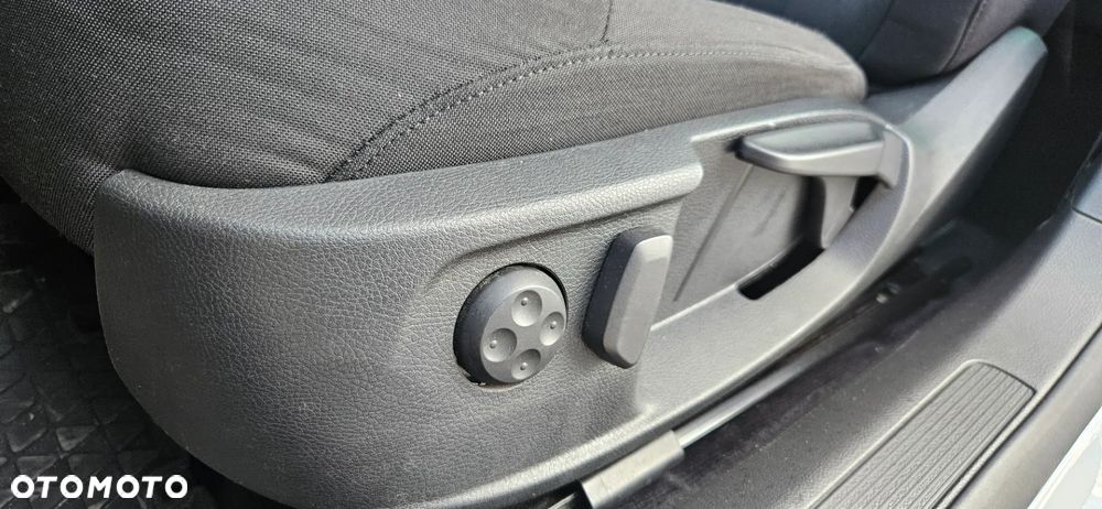 Volkswagen Passat 2.0 TDI Highline - 27