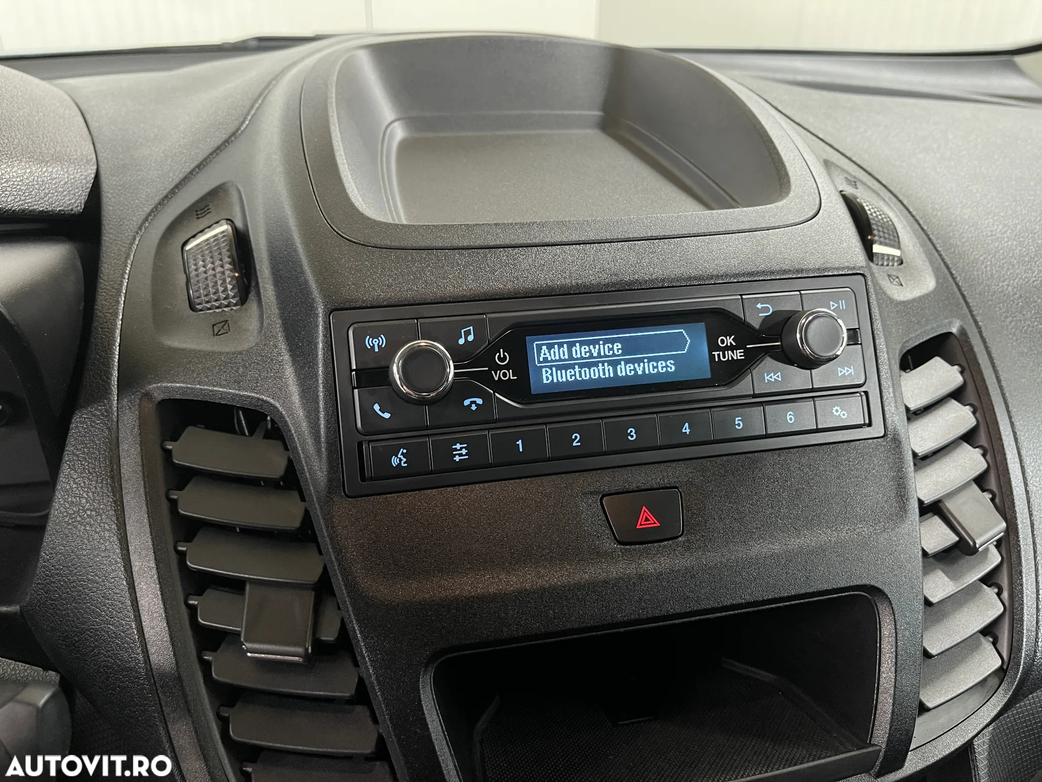 Ford Transit Connect - 12