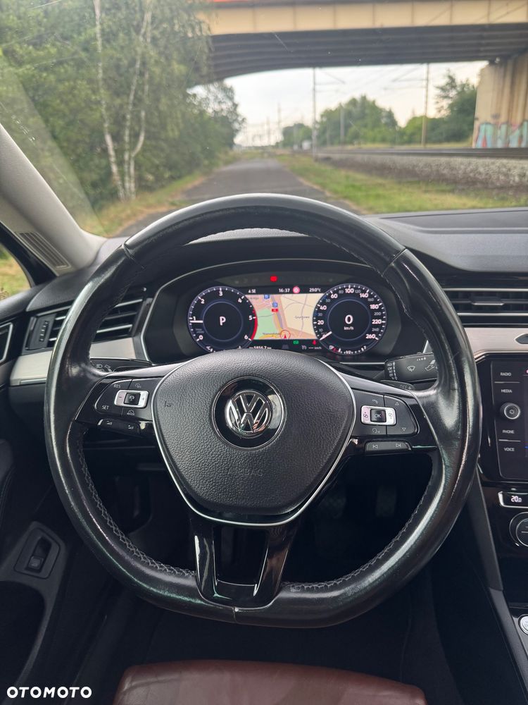 Volkswagen Passat - 8