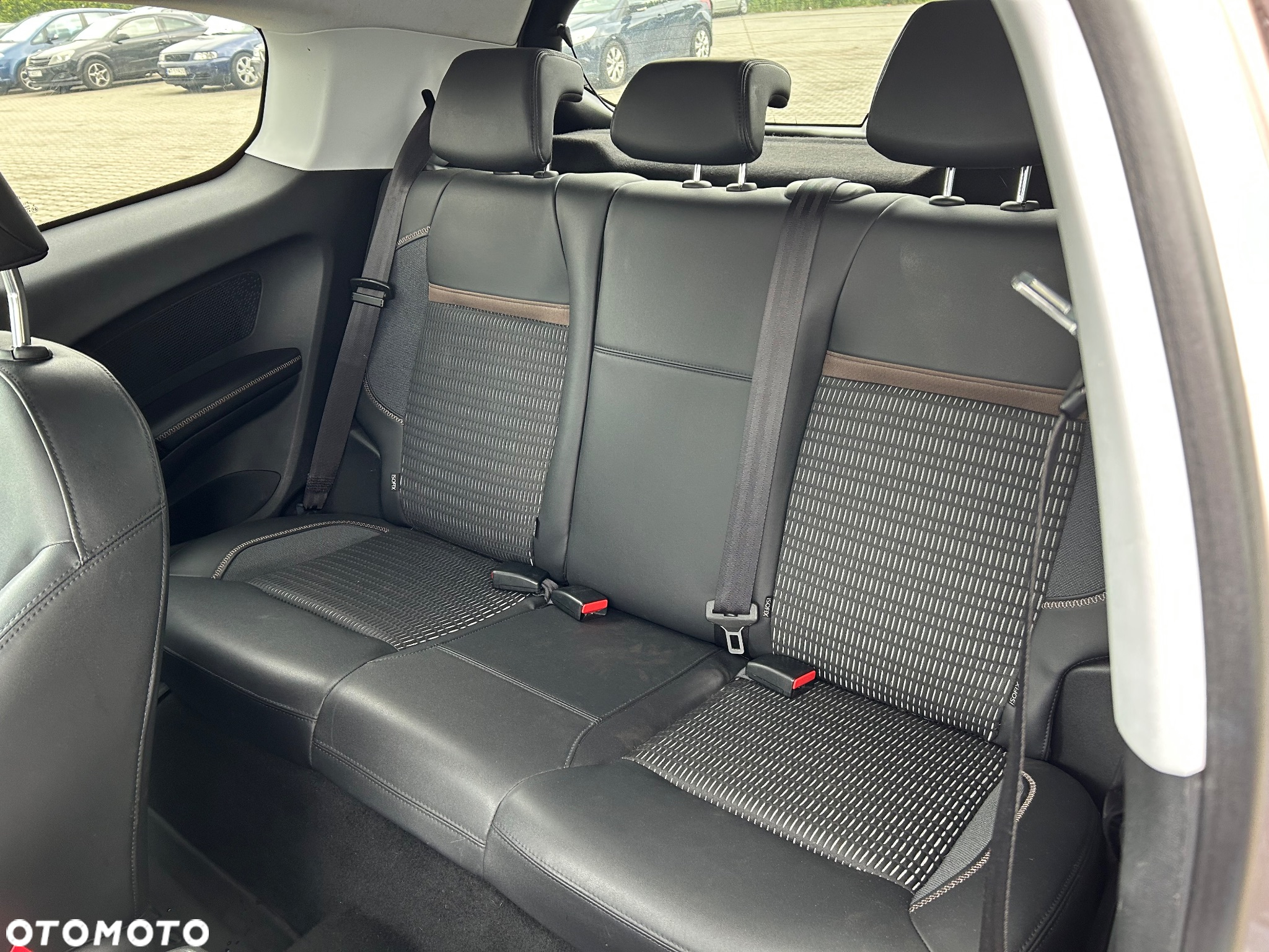 Peugeot 208 - 13