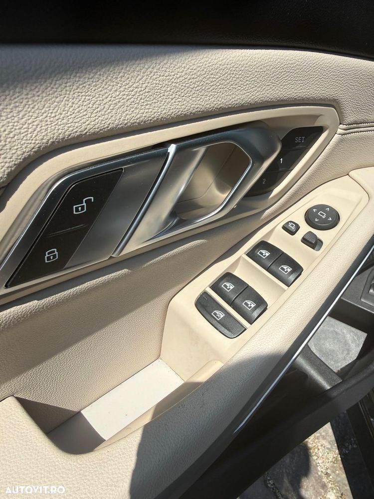 BMW Seria 3 330i AT M Sport - 10