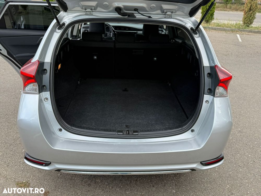 Toyota Auris 1.8 L VVT-i Sol + - 27