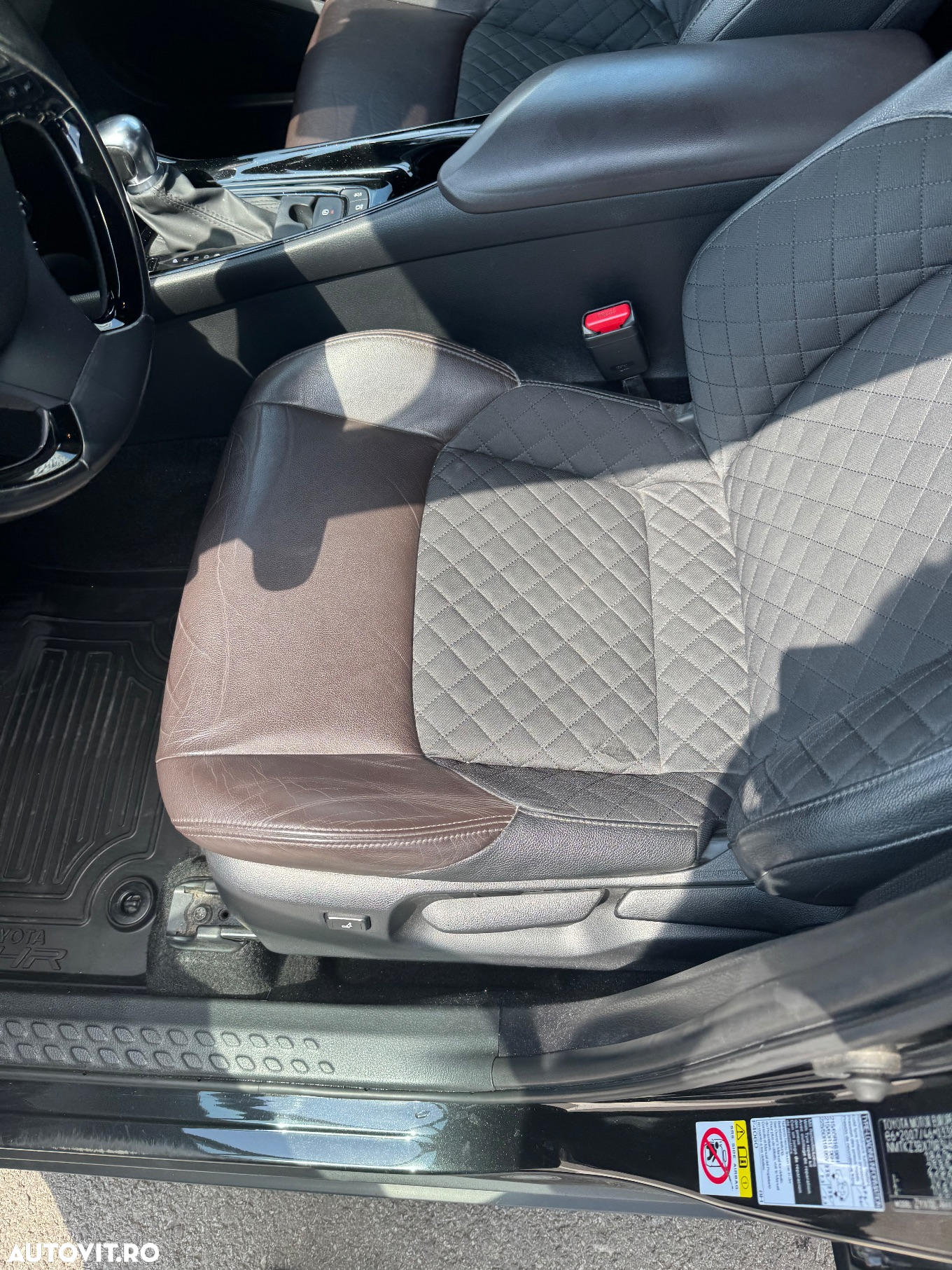 Toyota C-HR 1.8 HSD 122 CP 4x2 CVT C-lassy - 13