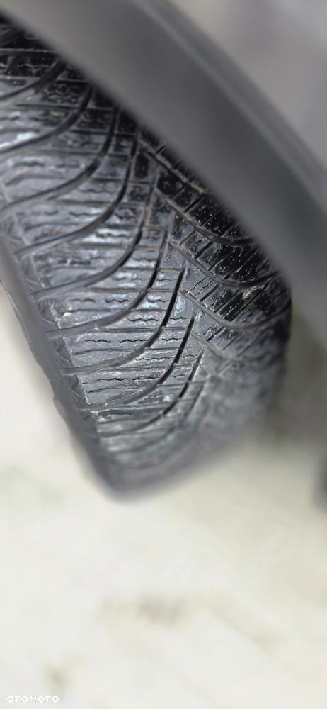 Mercedes-Benz GLA - 23