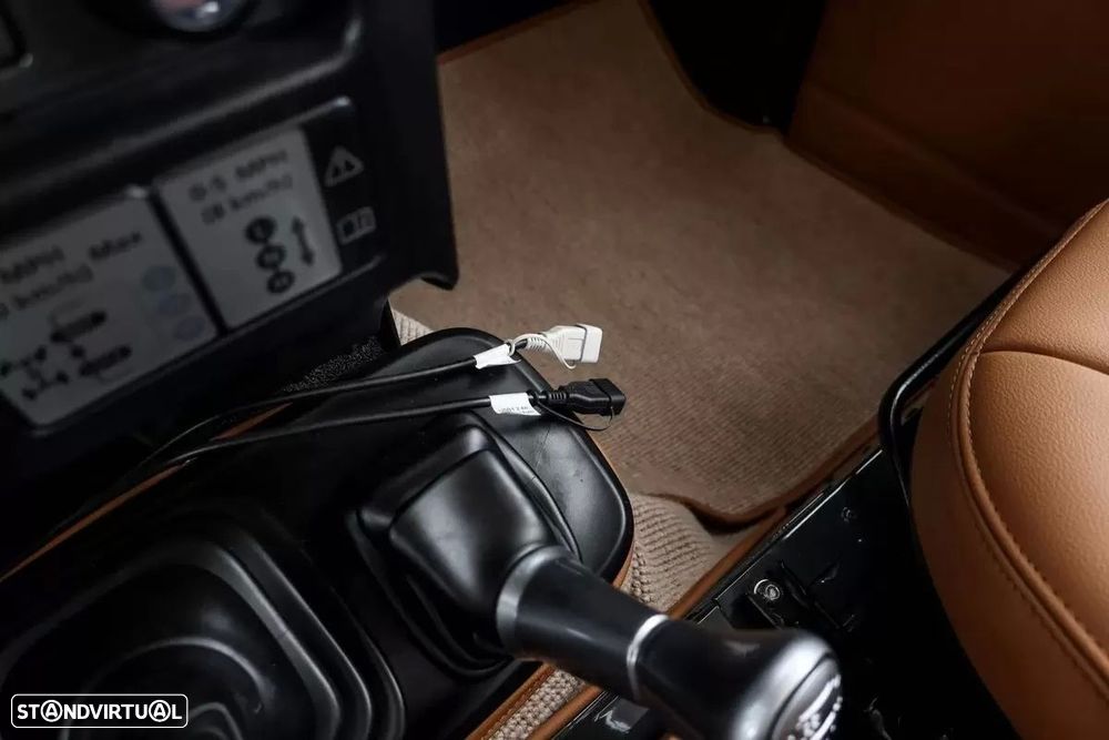 Land Rover Defender 90 SW 2.4 CRD S - 16