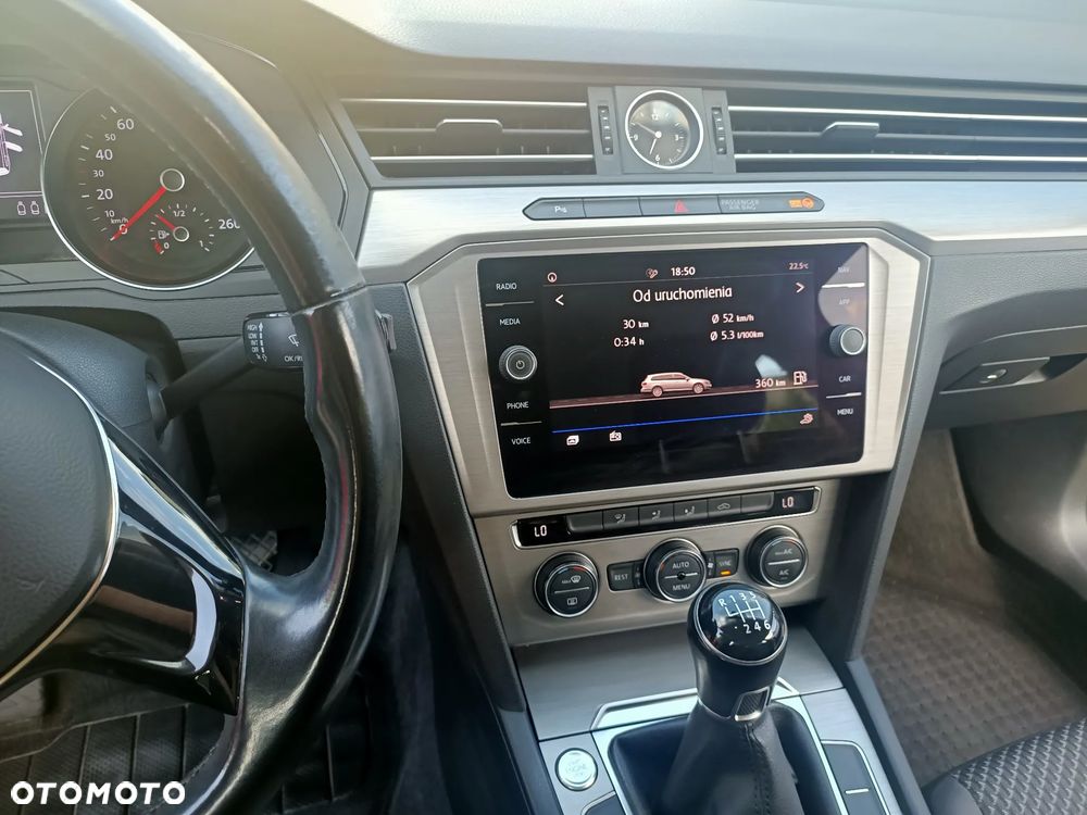 Volkswagen Passat 1.4 TSI BMT Trendline - 18