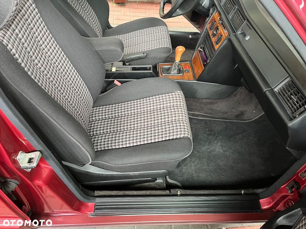 Mercedes-Benz W201 (190) - 33