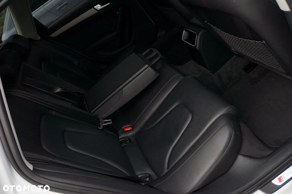 Audi A4 Avant 2.0 TDI DPF clean diesel S line Sportpaket - 28