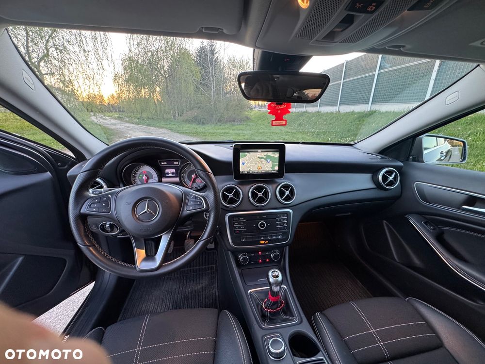 Mercedes-Benz GLA 200 Urban - 13