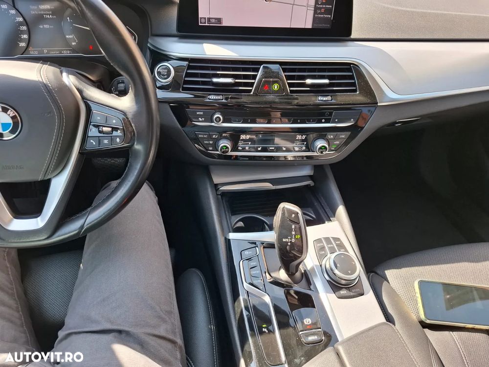 BMW Seria 5 520d Touring Aut. Sport Line - 2