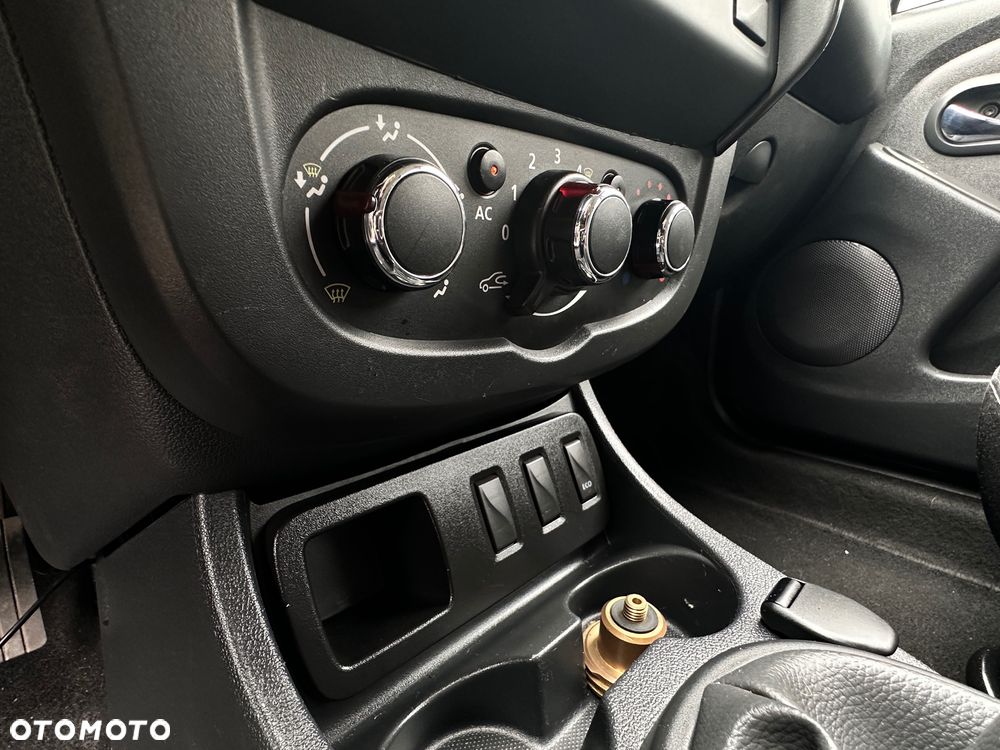 Dacia Duster 1.6 Laureate - 9