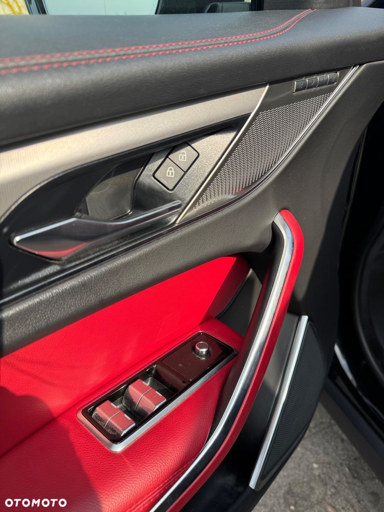 Jaguar F-Pace D300 AWD R-Dynamic SE 90th Anniversary Edition - 29