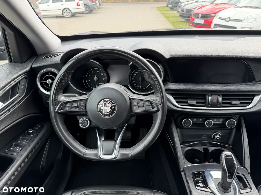 Alfa Romeo Stelvio - 13