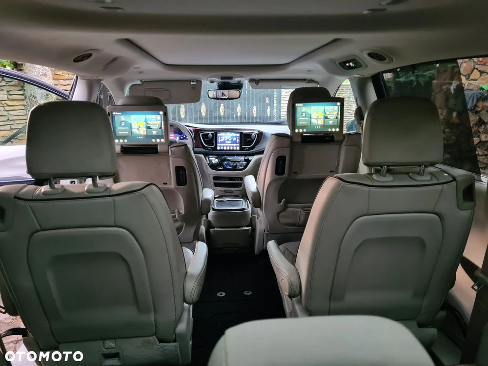 Chrysler Pacifica - 5