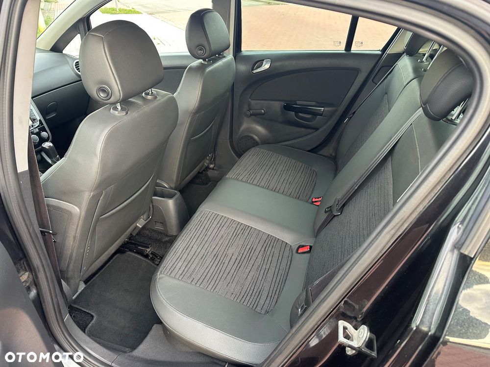 Opel Corsa 1.4 16V Cosmo - 28