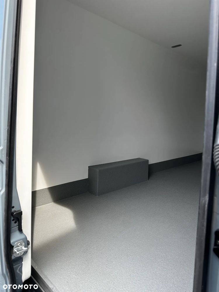 Mercedes-Benz Sprinter - 32