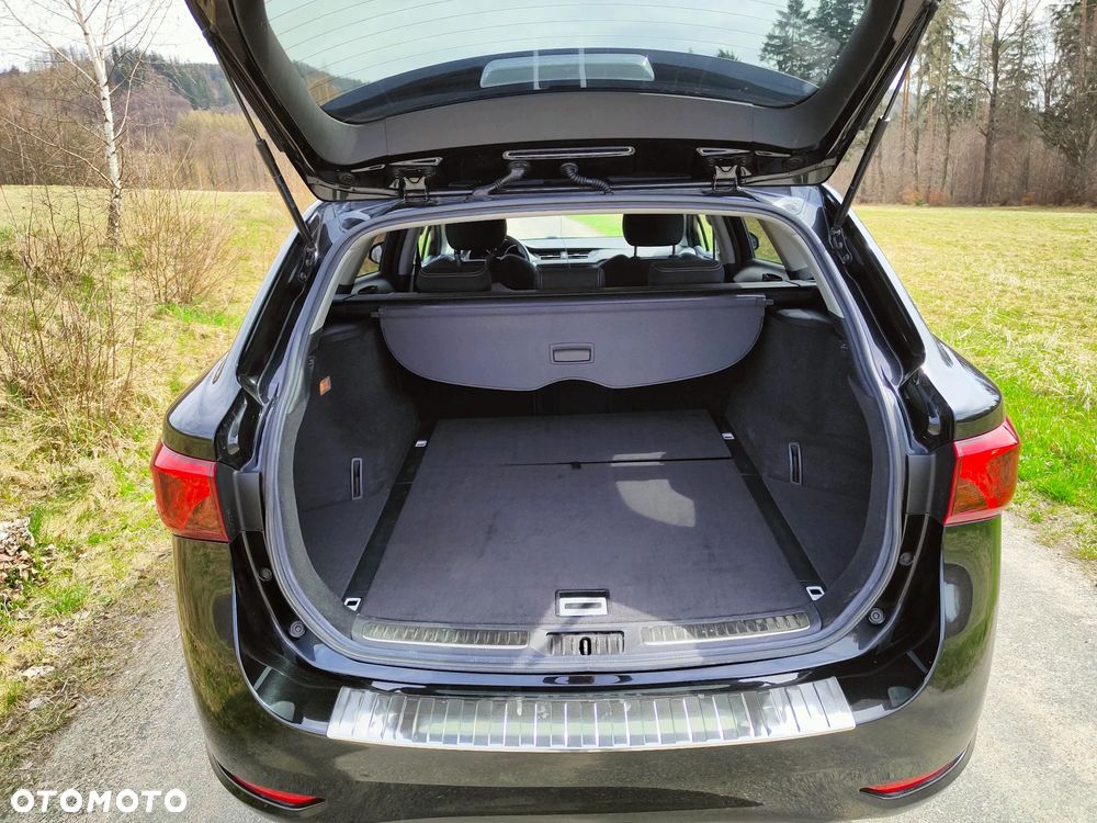 Toyota Avensis 1.8 Premium - 12