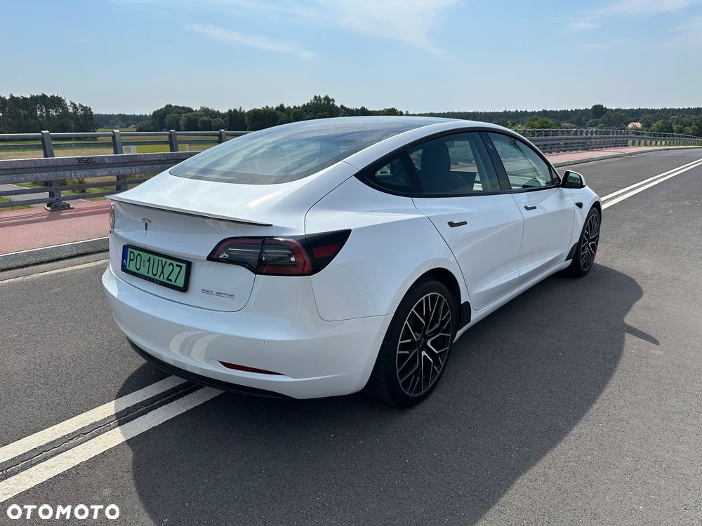 Tesla Model 3 - 4