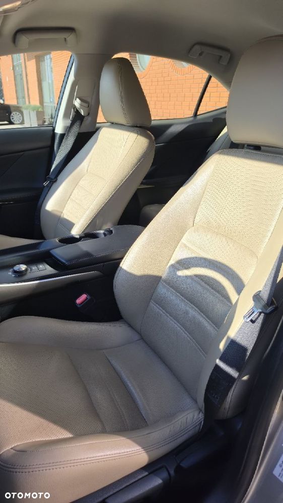 Lexus IS 200t Comfort - 12