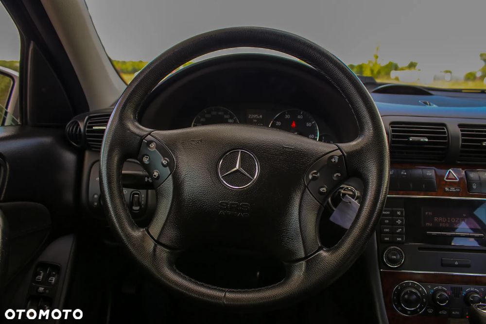 Mercedes-Benz Klasa C 180 Kompressor Automatik Classic - 37