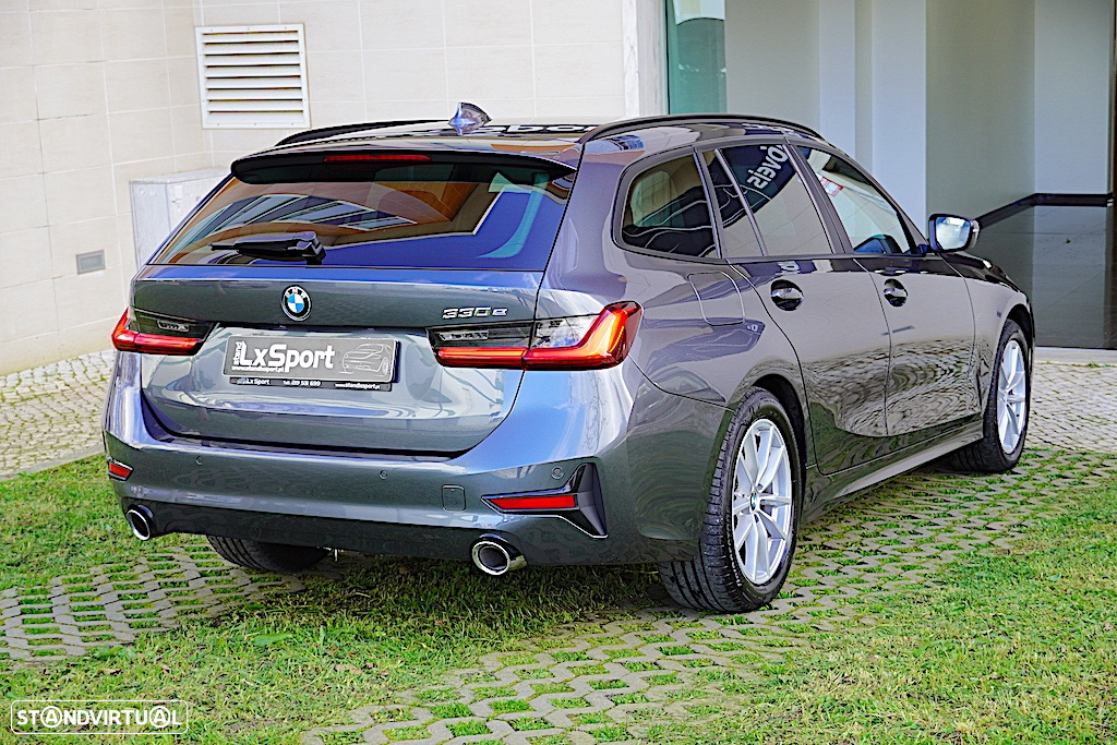 BMW 330 e Touring Auto - 9