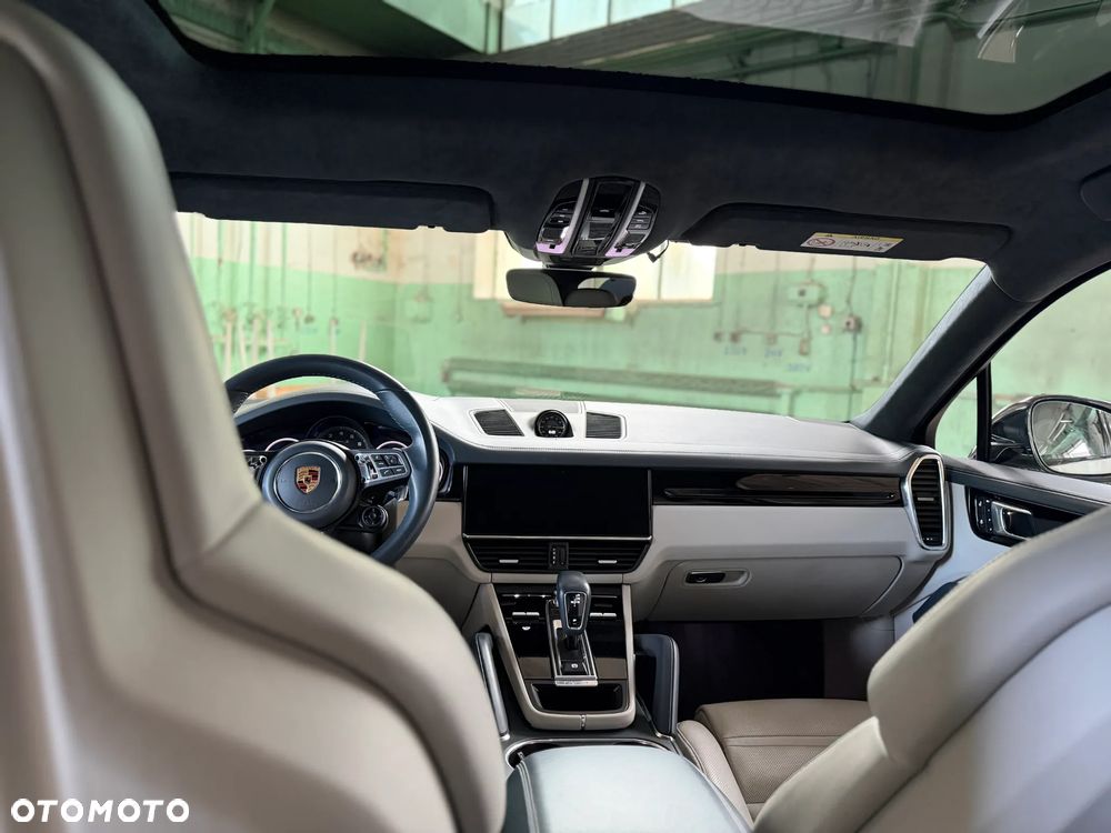 Porsche Cayenne - 26