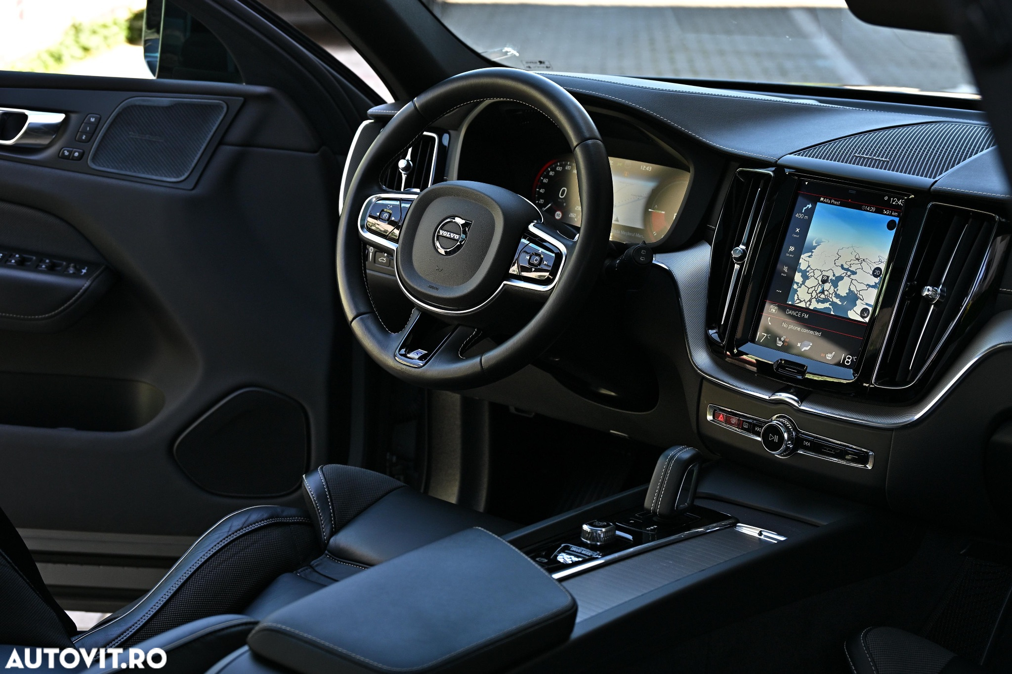 Volvo XC 60 Recharge T8 Twin Engine eAWD R-Design - 33