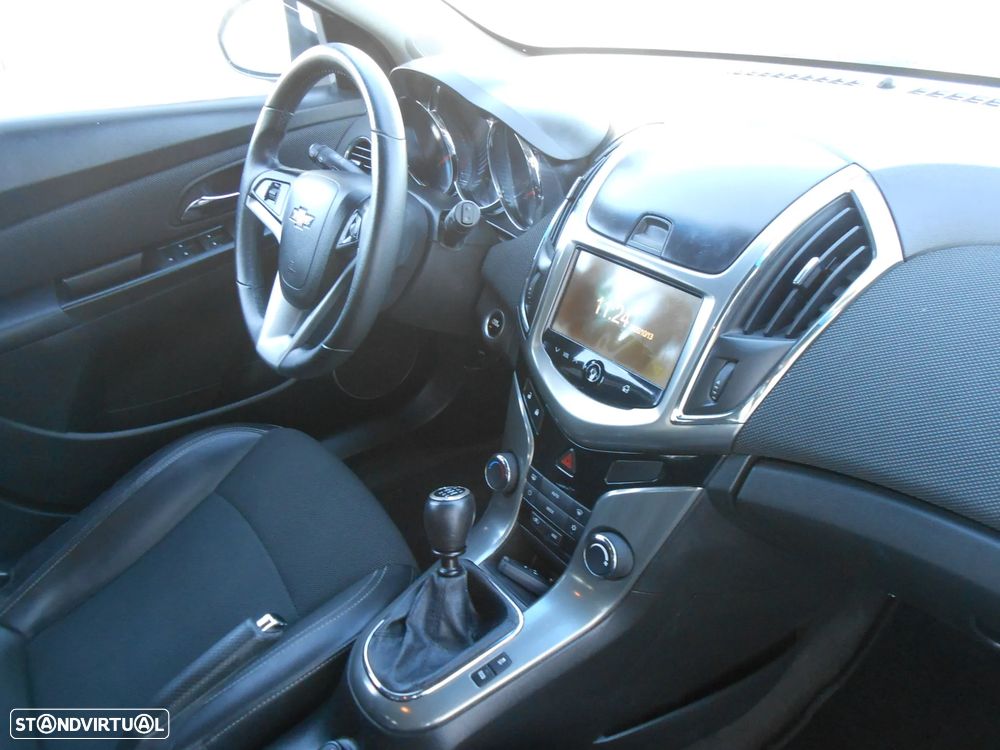 Chevrolet Cruze SW 1.7 VCDi LT - 26