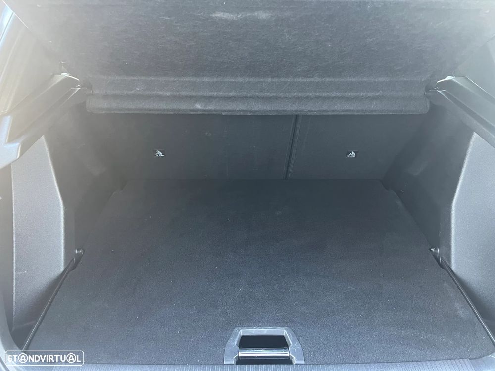 Peugeot 2008 1.2 PureTech Allure EAT8 - 11