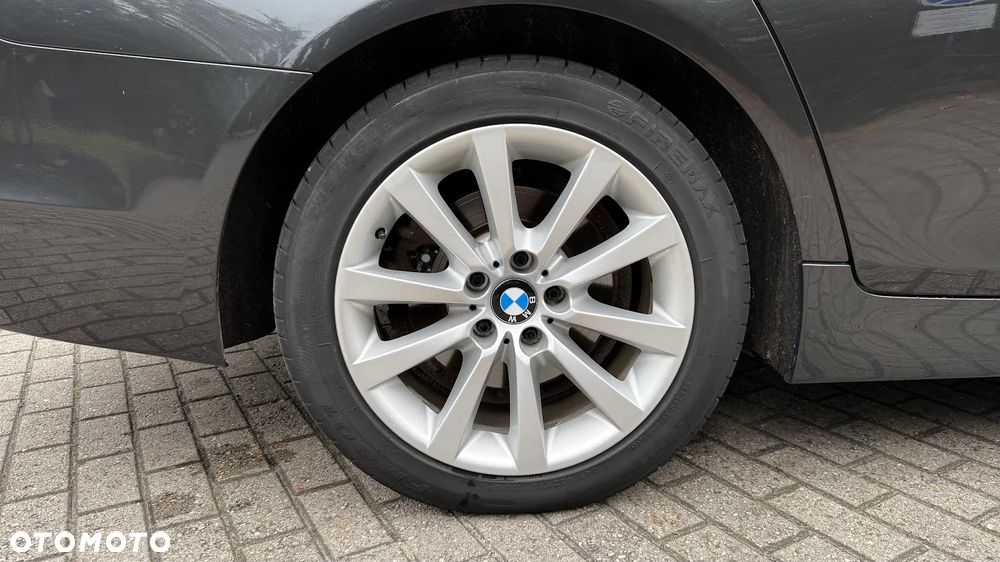 BMW Seria 5 520d - 28