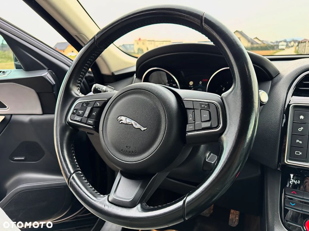Jaguar F-Pace - 16