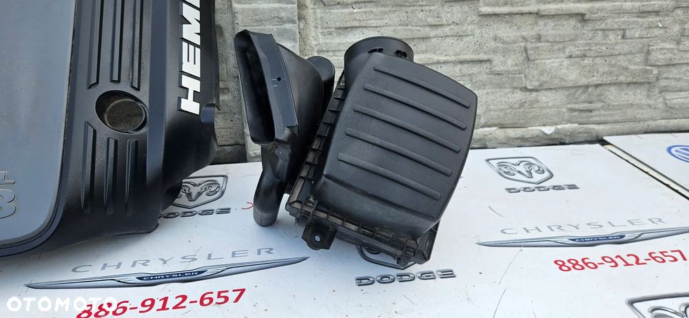Dodge Durango III LIFT 2017- 5.7 V8 HEMI RT Górna osłona silnika Pokrywa silnika 53034225AD Rezonator filtra powietrza 52126389AB Obudowa filtra powietrza 68022162AD - 6