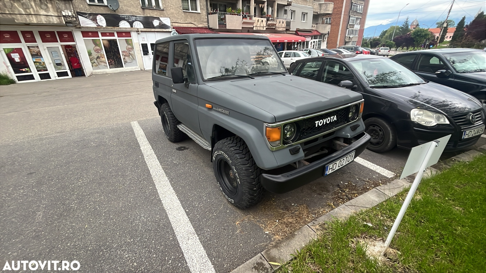 Toyota Land Cruiser - 2