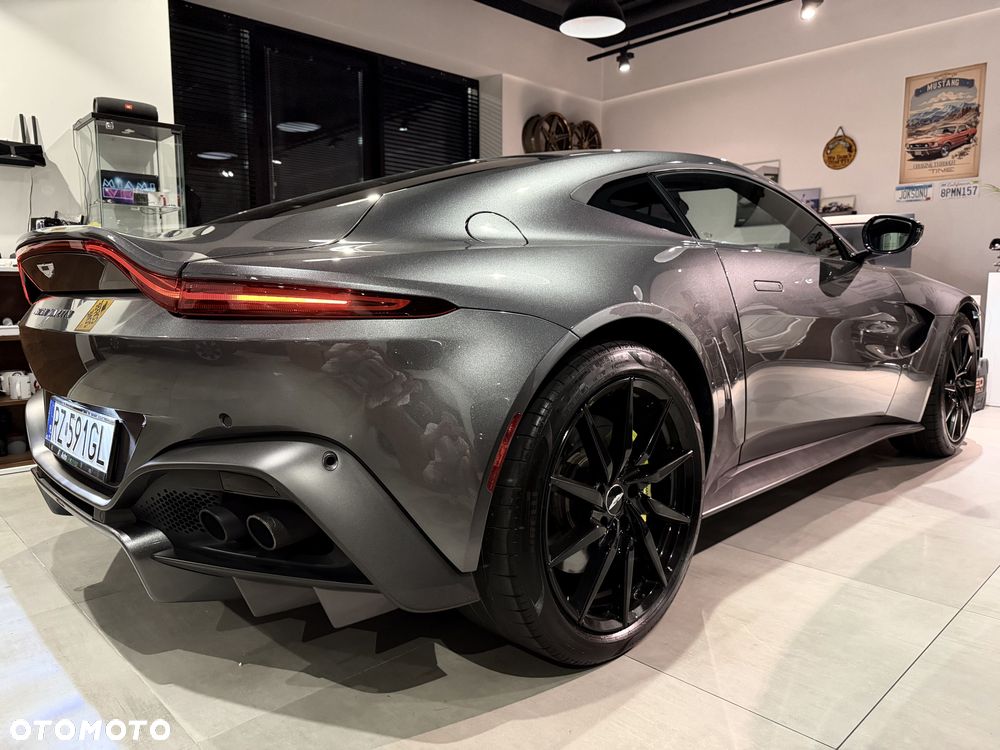 Aston Martin Vantage - 6