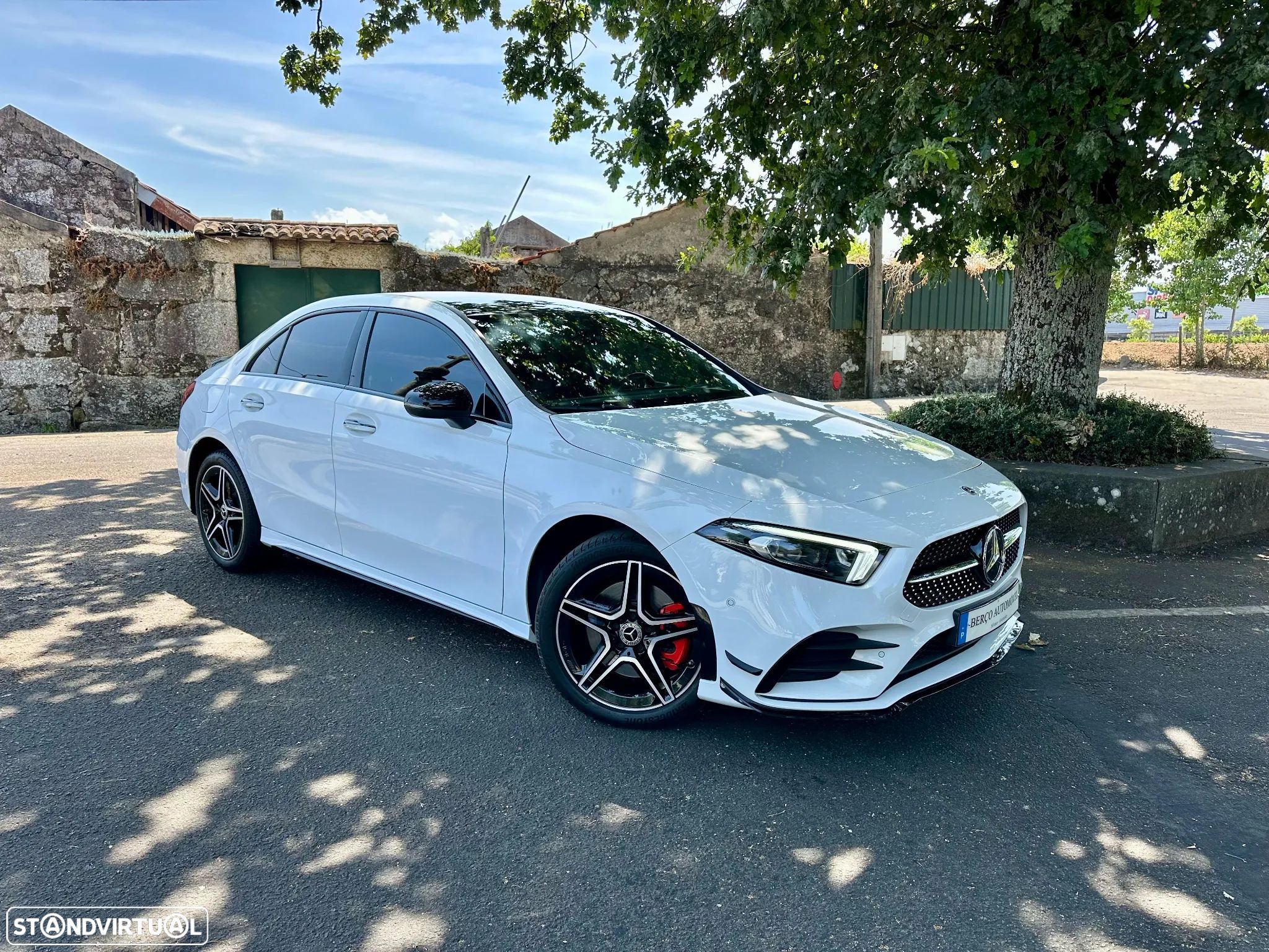 Mercedes-Benz A 250 Limousine e AMG Line - 1