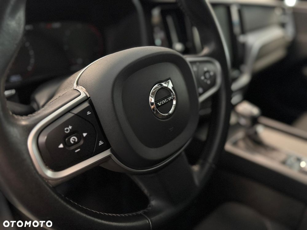 Volvo XC 60 D4 Momentum Pro - 18