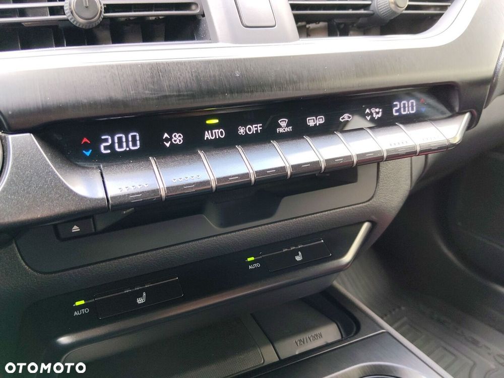 Lexus UX 250h GPF F Sport Edition AWD - 24