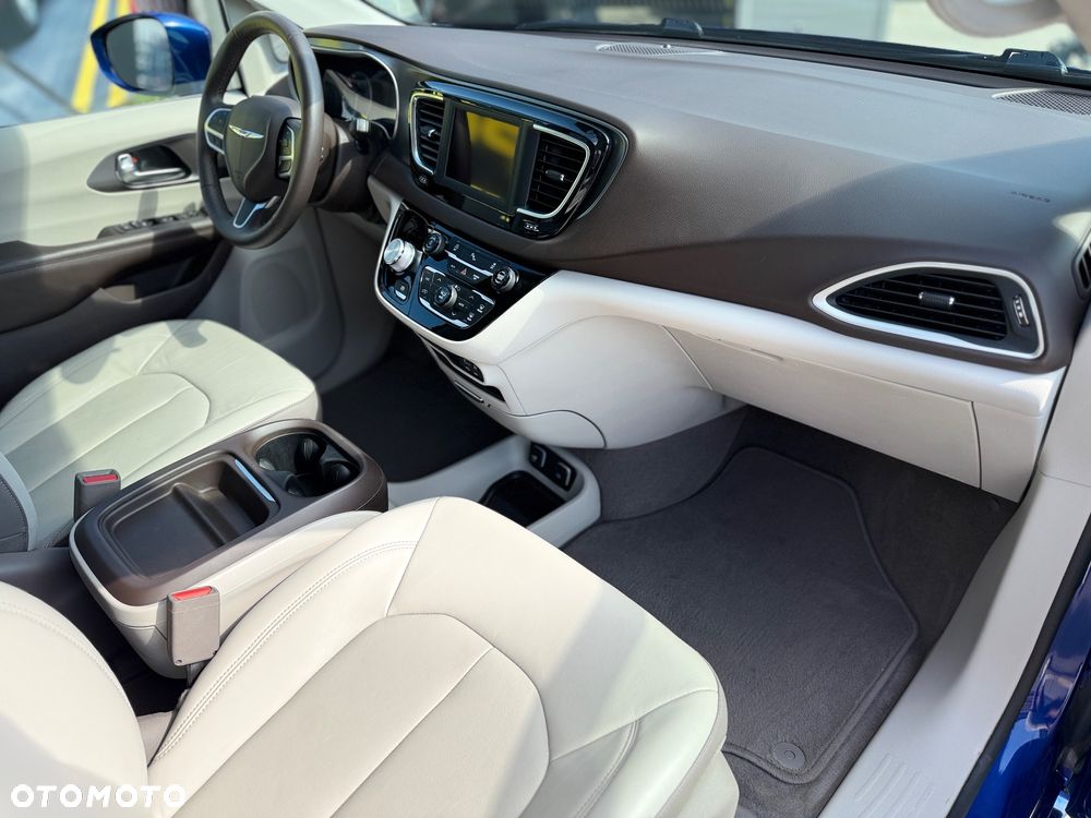 Chrysler Pacifica - 21