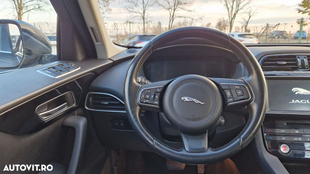 Jaguar F-Pace - 13
