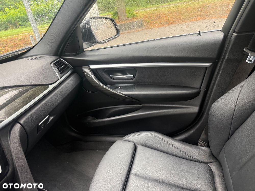 BMW Seria 3 330i xDrive Edition Luxury Line Purity - 23
